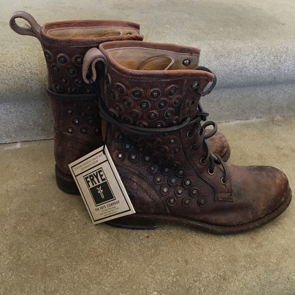 🎉 FINAL offer Frye Lace Up Distressed Combat size 7 women’s boots